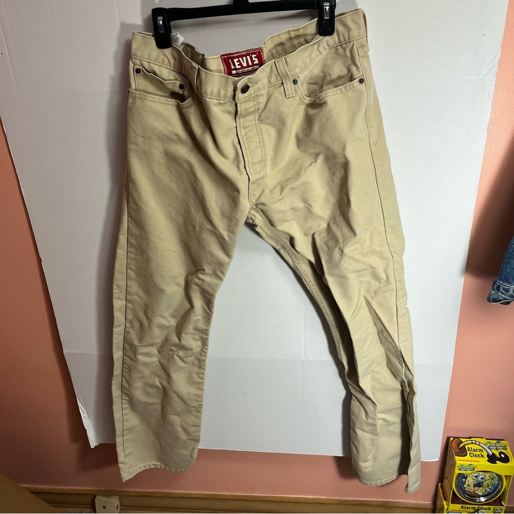 Levi's Men's Khakis in Light Tan